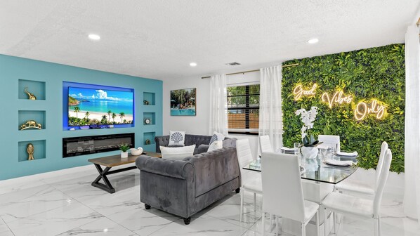 House (3 Bedrooms) | Interior