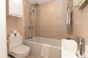 Douche, serviettes fournies