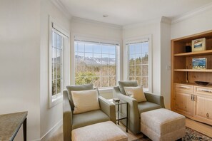 Smart TV, fireplace, books, printers - Peak Views at Topnotch Resort (Stowe)