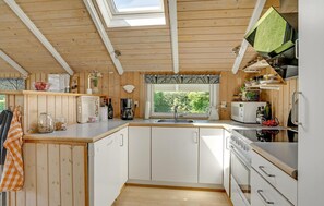 Kühlschrank, Mikrowelle, Herdplatte, Geschirrspüler