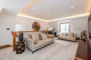 Smart TV - Elegant Executive Private House St James Park (London)