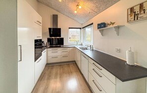 Frigorifero, forno, piano cottura, lavastoviglie