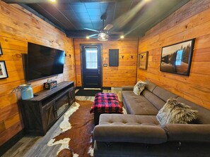 Living area - Montebello saloon #2 (Montebello)