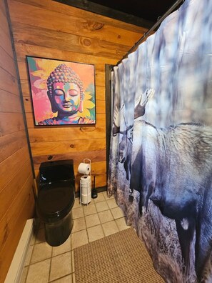 Bathroom - Montebello saloon #2 (Montebello)