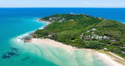 Byron Vibes - Luxury Couples Apartment in Jonson Lane, Byron Bay + Rooftop Pool