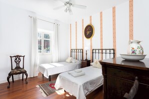 Fer et planche à repasser, draps fournis