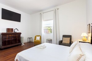 6 bedrooms, iron/ironing board, bed sheets - Home2Book Colonial Luxury Villa with Pool (Tacoronte)