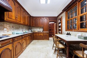 Microwave, oven, stovetop, dishwasher - Home2Book Colonial Luxury Villa with Pool (Tacoronte)