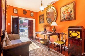 المنشأة من الداخل