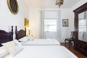 مكواة/لوح كي وملاءات أسرّة