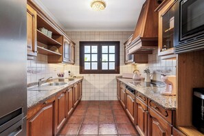 Micro-ondes, four, plaque de cuisson, lave-vaisselle