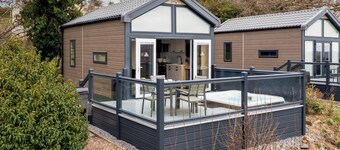 Petite Retreat - Lovely Pod with Hot Tub
