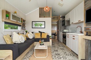 Smart TV, fireplace