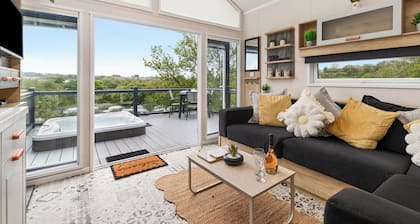 Petite Retreat - Lovely Pod with Hot Tub