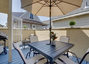 Outdoor dining - Seaside Coastal Getaway | 2BR 2BH Private Grill & Steps to Beach (Seaside Heights)