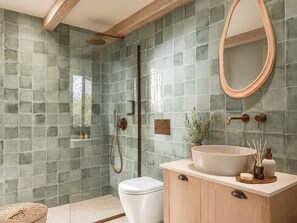 Shower, hair dryer, towels - Villa Analidia Comfort (Koridallos)