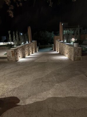 Unclassified image, 5 of 9, button