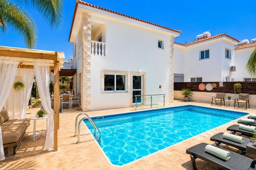 Argiro Bright Villa - Four Bedroom Villa, Sleeps 8