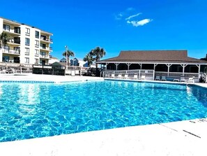 Outdoor pool - Renovated 3-Bedroom Condo, Large Pool, Beach Access & Views! (North Myrtle Beach)