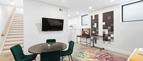 1 bedroom, desk, WiFi, bed sheets