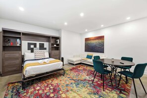1 bedroom, desk, WiFi, bed sheets - Modern studio apartment with dedicated workspace! (Louisville)