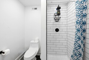 Shower, towels - Modern studio apartment with dedicated workspace! (Louisville)
