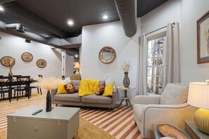 Living area - Stylish home close to Louisville NuLu & downtown (Louisville)