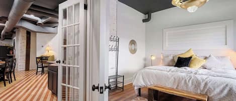 Iron/ironing board, WiFi, bed sheets