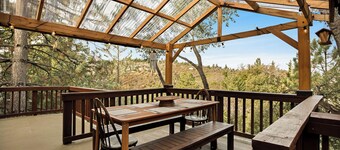 Cozy 3-bedroom, 2.5 bath mountain retreat in Lake Arrowhead