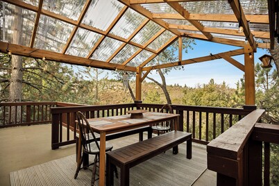Cozy 3-bedroom, 2.5 bath mountain retreat in Lake Arrowhead