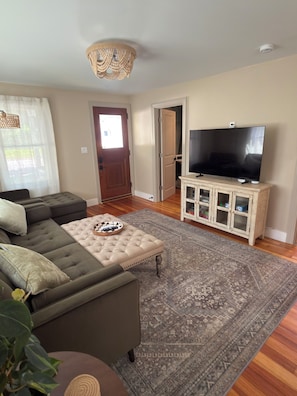 Smart TV, books - Charming Stylish & Cozy Coastal Retreat (Rockport)