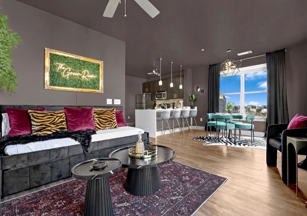 ✦ Living Room ✦ Your backstage pass to Nashville. Views and selfies included.