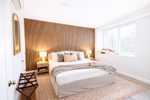 Unclassified image, 3 of 11, button - Yale Getaway | King Bed | Central Location (New Haven)