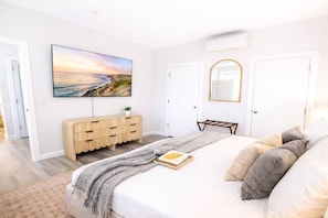 Unclassified image, 4 of 11, button - Yale Getaway | King Bed | Central Location (New Haven)