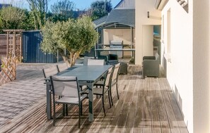 Outdoor dining - 2 bedroom awesome home in Binic-Etables-sur-Mer (Binic-Etables-sur-Mer)
