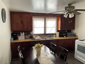 Fridge, microwave, oven, stovetop - Peaceful 2-bedroom house located in charming Frederica (Frederica)