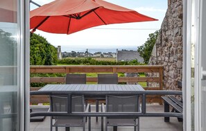 Outdoor dining - Nice home in Plouhinec with house sea view (Plouhinec)