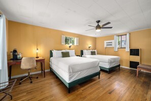 Room - Marvelous double queen hotel suites in Hendersonville perfect for your getaway (Hendersonville)