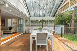Outdoor dining - Copa Azure by Coast Hosting (Copacabana)