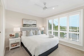 4 bedrooms, iron/ironing board, WiFi, bed sheets - Copa Azure by Coast Hosting (Copacabana)