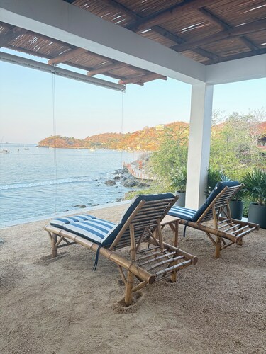 Beachfront Oasis Bungalow @Aqua in La Madera Beach.