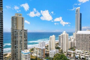 Exterior - City Energy and Poolside Serenity at Surfers (Surfers Paradise)