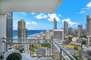 Property grounds - City Energy and Poolside Serenity at Surfers (Surfers Paradise)