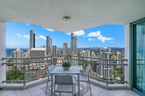 Outdoor dining - City Energy and Poolside Serenity at Surfers (Surfers Paradise)