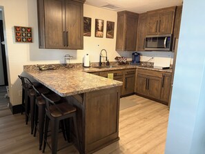 Luokittelematon kuva, 5 kautta 12, painike