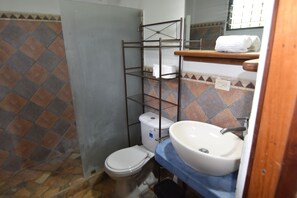 Towels, soap, toilet paper - Cozy 1-bedroom house in beautiful Los Pargos with AC, WIFI and private parking (Los Pargos)