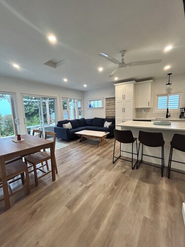 Private Getaway on Station Beach in Kincardine *New*