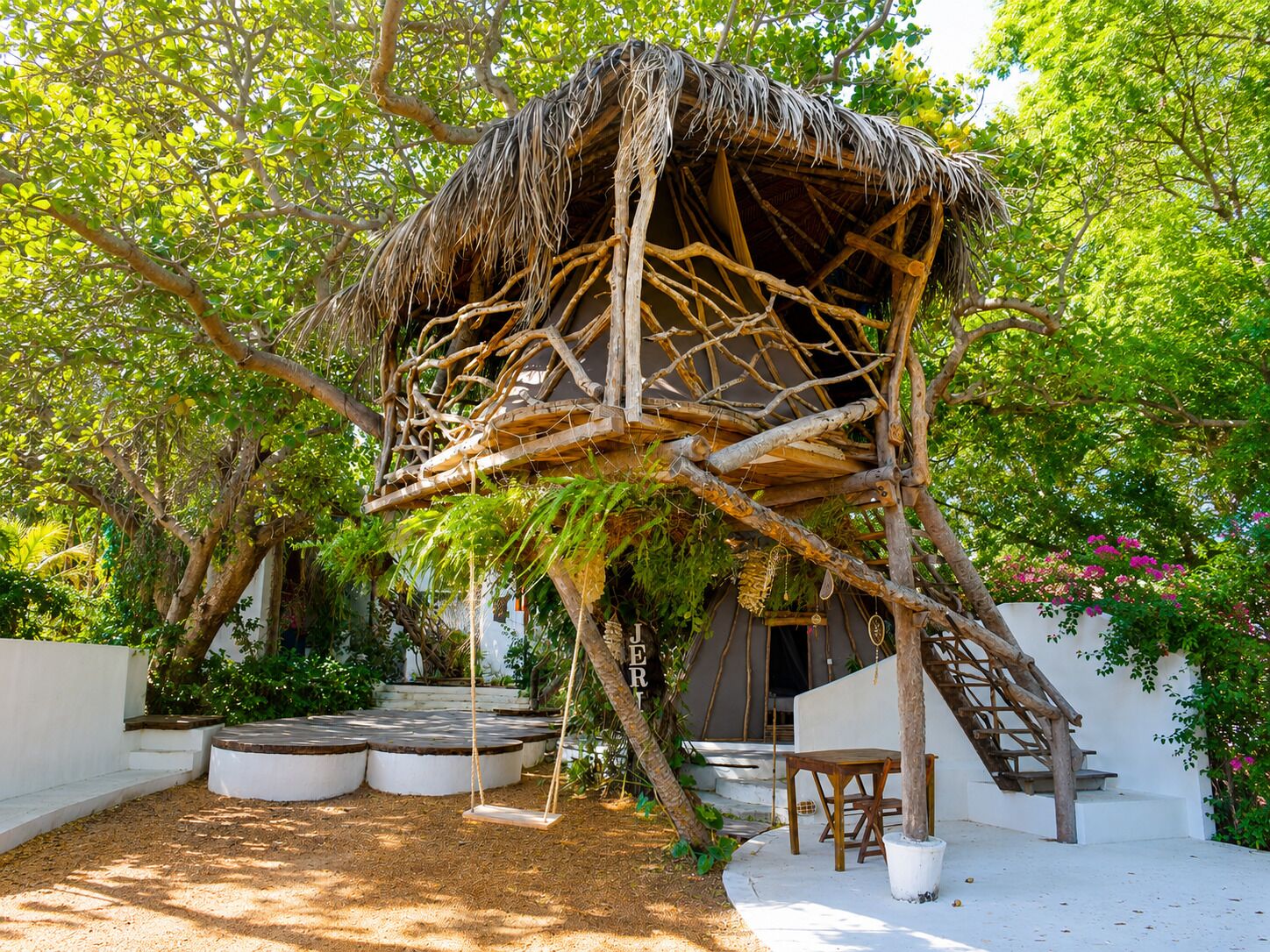 Executive Tree House | Free WiFi, bed sheets
