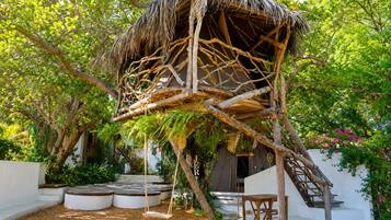 Executive Tree House | WiFi (free), bed sheets