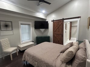 4 bedrooms, iron/ironing board, WiFi, bed sheets - Newly renovated 4-bedroom house in beautiful Covington (Covington)